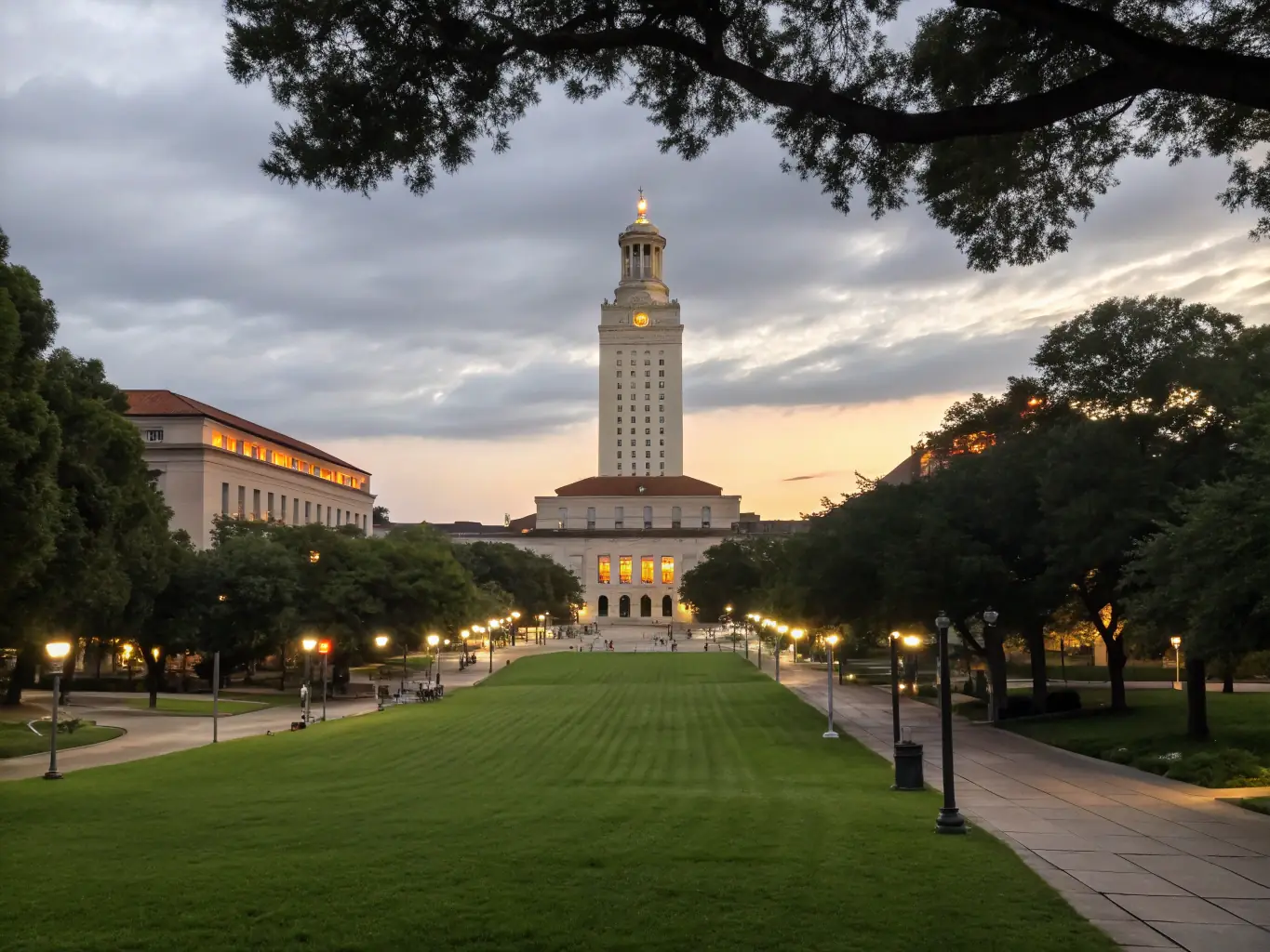 A photograph of the Texas State Capitol building in Austin, during sunset, representing legal services in Texas.